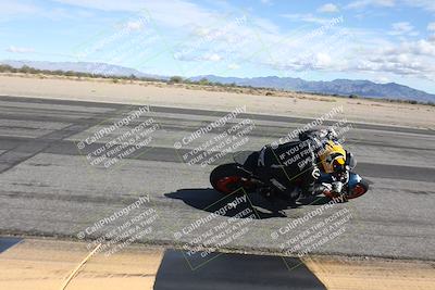 media/Nov-16-2025-Race Pace (Sun) [[8c5fa54630]]/Non Verified Riders (1st 20 Minutes)/3-Turn 3 Inside (11am)/